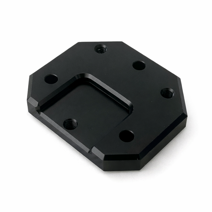 Soleil Supplies Tuttio Soleil 01 metal fender adapter shown in silver with mounting hardware on a white background.